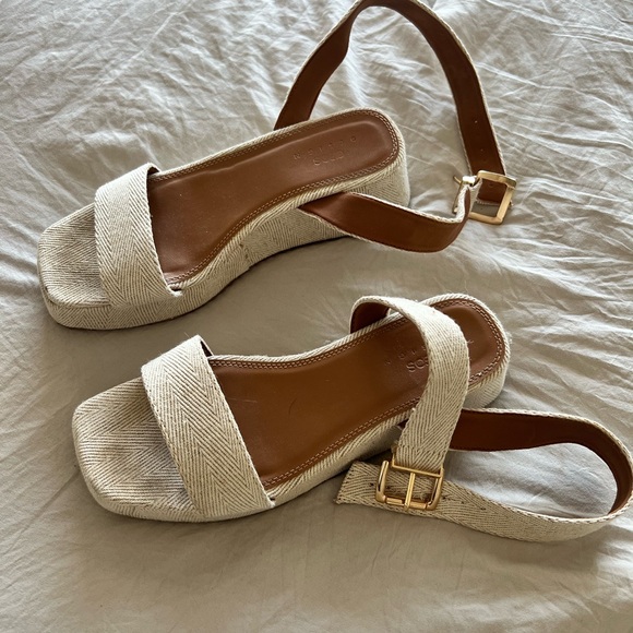Nude platform sandals - Picture 2 of 3